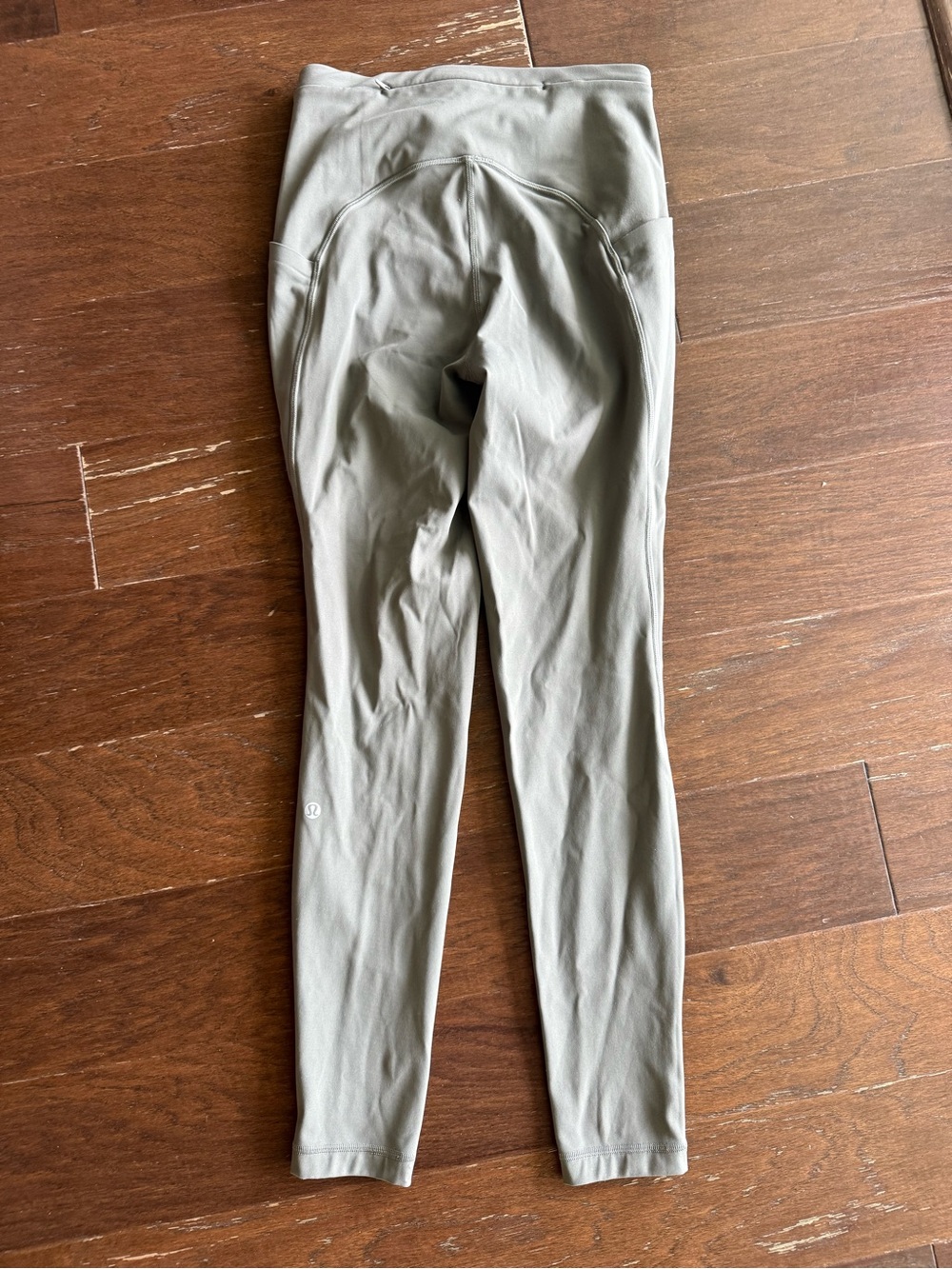 Lululemon olive green legging with pockets Sz 6